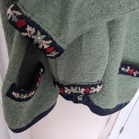 VINTAGE wool sage/olive green embroidered flowers knit cardigan Small @G - Picture 9 of 10